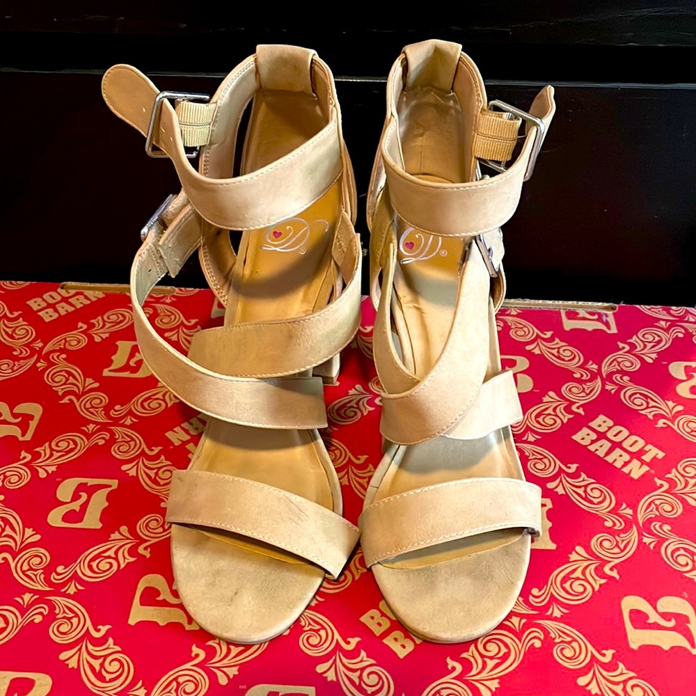 Nude Sz.8 heels